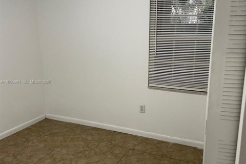 Condominio en alquiler en Miami, Florida, 2 dormitorios, 98.48 m2 № 2060104 - foto 15