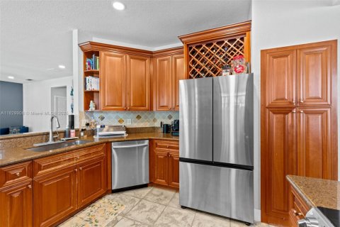 House in Weston, Florida 5 bedrooms, 239.5 sq.m. № 1802680 - photo 13