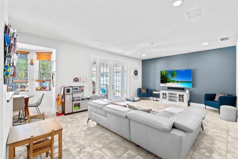 House in Weston, Florida 5 bedrooms, 239.5 sq.m. № 1802680 - photo 6