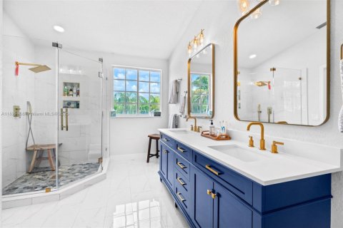 House in Weston, Florida 5 bedrooms, 239.5 sq.m. № 1802680 - photo 23