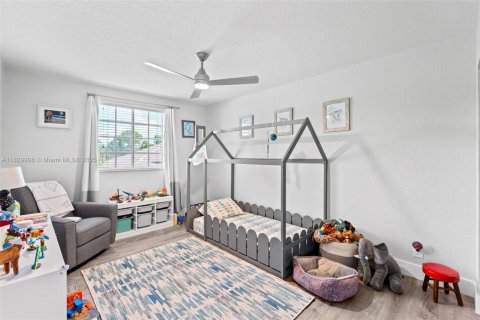 House in Weston, Florida 5 bedrooms, 239.5 sq.m. № 1802680 - photo 28