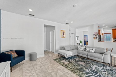 House in Weston, Florida 5 bedrooms, 239.5 sq.m. № 1802680 - photo 8