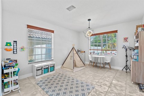 House in Weston, Florida 5 bedrooms, 239.5 sq.m. № 1802680 - photo 16