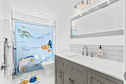 House in Weston, Florida 5 bedrooms, 239.5 sq.m. № 1802680 - photo 30