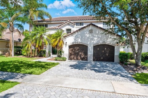 House in Weston, Florida 5 bedrooms, 239.5 sq.m. № 1802680 - photo 3