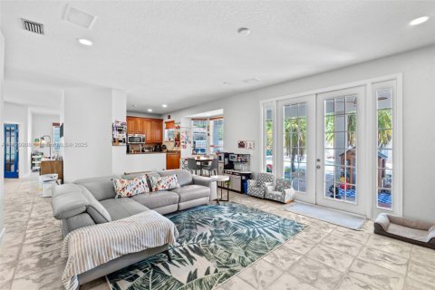 House in Weston, Florida 5 bedrooms, 239.5 sq.m. № 1802680 - photo 9