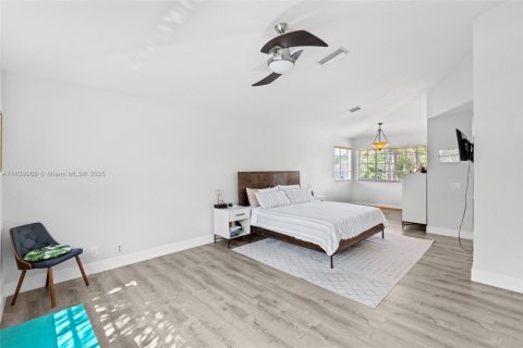 House in Weston, Florida 5 bedrooms, 239.5 sq.m. № 1802680 - photo 18
