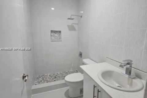 Villa ou maison à vendre à Miami, Floride: 4 chambres, 146.51 m2 № 2011916 - photo 10