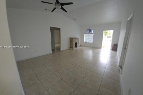 Villa ou maison à vendre à Miami, Floride: 4 chambres, 146.51 m2 № 2011916 - photo 2