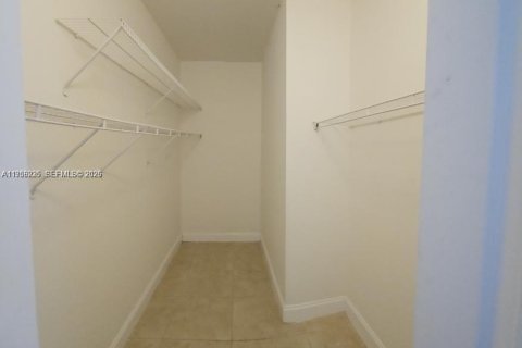 Villa ou maison à vendre à Miami, Floride: 4 chambres, 146.51 m2 № 2011916 - photo 9