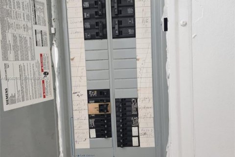 Villa ou maison à vendre à Miami, Floride: 4 chambres, 146.51 m2 № 2011916 - photo 14