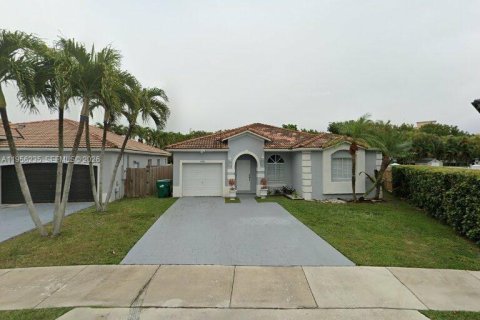 House in Miami, Florida 4 bedrooms, 146.51 sq.m. № 2011916