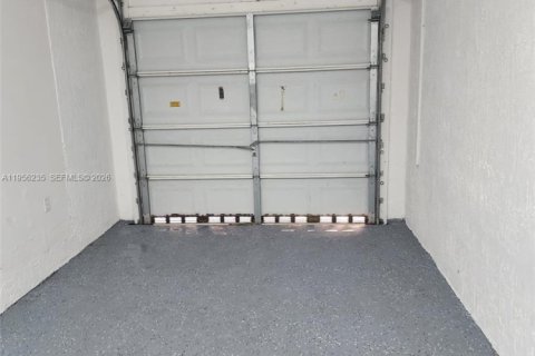 Villa ou maison à vendre à Miami, Floride: 4 chambres, 146.51 m2 № 2011916 - photo 13