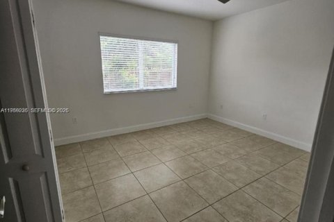 Villa ou maison à vendre à Miami, Floride: 4 chambres, 146.51 m2 № 2011916 - photo 6