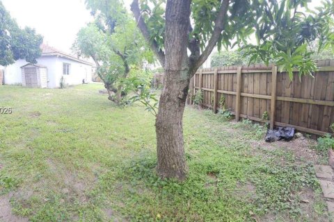 Villa ou maison à vendre à Miami, Floride: 4 chambres, 146.51 m2 № 2011916 - photo 16