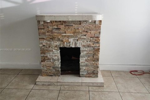 Villa ou maison à vendre à Miami, Floride: 4 chambres, 146.51 m2 № 2011916 - photo 4