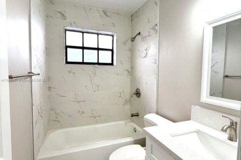 Casa en venta en Miami Gardens, Florida, 3 dormitorios, 191.19 m2 № 1923770 - foto 27