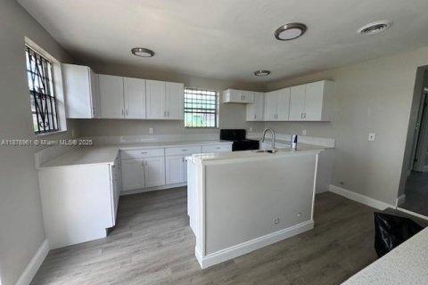 Casa en venta en Miami Gardens, Florida, 3 dormitorios, 191.19 m2 № 1923770 - foto 6