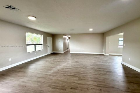 Casa en venta en Miami Gardens, Florida, 3 dormitorios, 191.19 m2 № 1923770 - foto 25