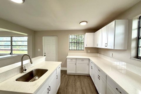 Casa en venta en Miami Gardens, Florida, 3 dormitorios, 191.19 m2 № 1923770 - foto 5