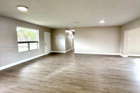 Casa en venta en Miami Gardens, Florida, 3 dormitorios, 191.19 m2 № 1923770 - foto 24