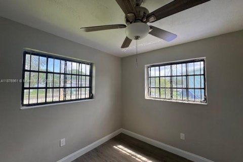 Casa en venta en Miami Gardens, Florida, 3 dormitorios, 191.19 m2 № 1923770 - foto 13