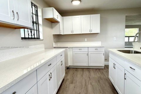 Casa en venta en Miami Gardens, Florida, 3 dormitorios, 191.19 m2 № 1923770 - foto 8
