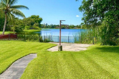 Casa en venta en Miami Gardens, Florida, 3 dormitorios, 191.19 m2 № 1923770 - foto 3
