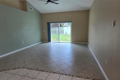 House in Winter Garden, Florida 4 bedrooms, 173.45 sq.m. № 2104493 - photo 11