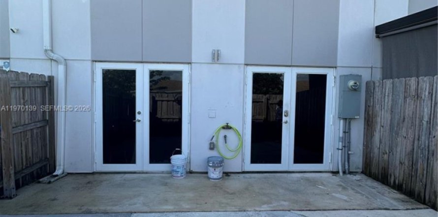 Adosado en Homestead, Florida 4 dormitorios, 142.6 m2 № 2030891