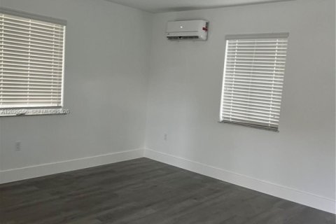 Propiedad comercial en venta en Miami, Florida, 355.44 m2 № 2154500 - foto 4