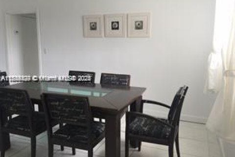 Condominio en alquiler en Miami Beach, Florida, 2 dormitorios, 107.58 m2 № 2088475 - foto 4