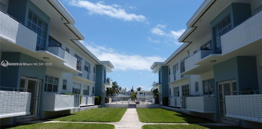 Condominio en Miami Beach, Florida, 2 dormitorios  № 2088475