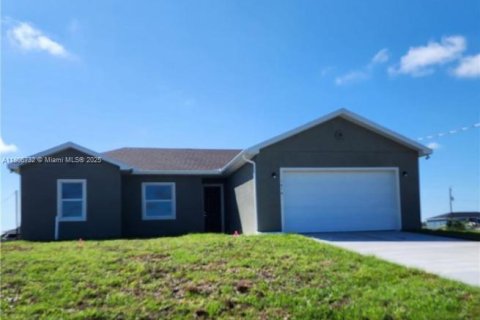 House in LaBelle, Florida 4 bedrooms, 133.69 sq.m. № 1739502 - photo 1