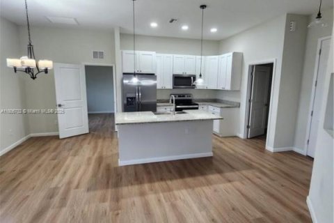 House in LaBelle, Florida 4 bedrooms, 133.69 sq.m. № 1739502 - photo 14