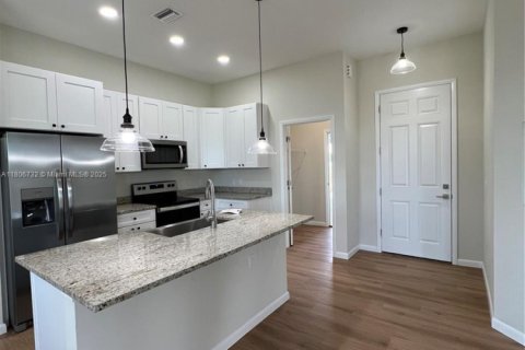 House in LaBelle, Florida 4 bedrooms, 133.69 sq.m. № 1739502 - photo 19