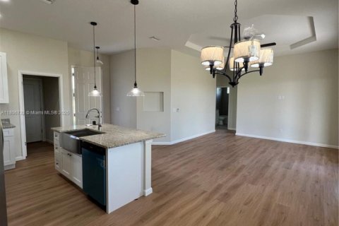 House in LaBelle, Florida 4 bedrooms, 133.69 sq.m. № 1739502 - photo 15