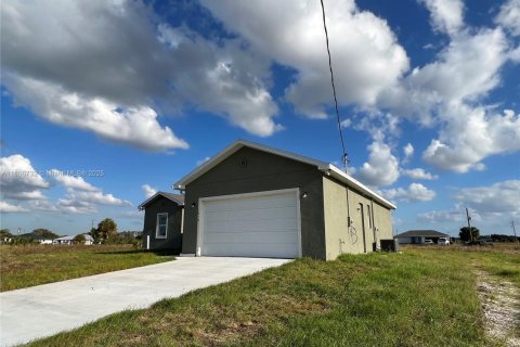 House in LaBelle, Florida 4 bedrooms, 133.69 sq.m. № 1739502 - photo 3