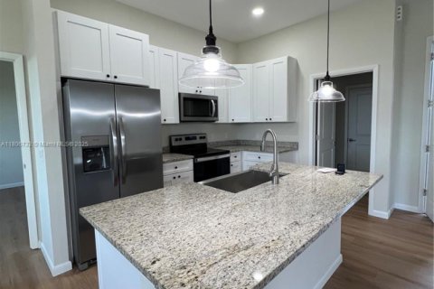 House in LaBelle, Florida 4 bedrooms, 133.69 sq.m. № 1739502 - photo 20