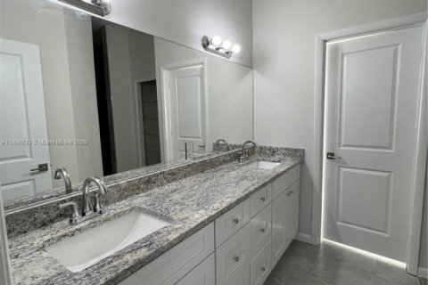 House in LaBelle, Florida 4 bedrooms, 133.69 sq.m. № 1739502 - photo 21