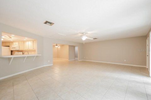 Casa en alquiler en Fort Myers, Florida, 5 dormitorios, 291.99 m2 № 1918005 - foto 4
