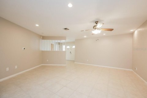 Casa en alquiler en Fort Myers, Florida, 5 dormitorios, 291.99 m2 № 1918005 - foto 5