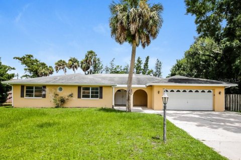 Casa en alquiler en Fort Myers, Florida, 5 dormitorios, 291.99 m2 № 1918005 - foto 1