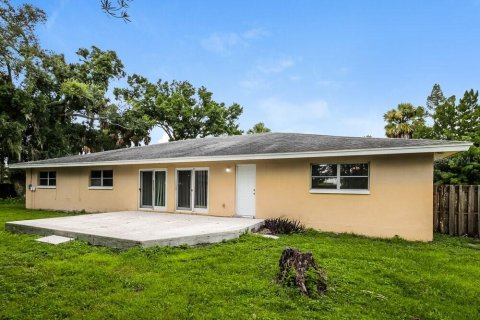 Casa en alquiler en Fort Myers, Florida, 5 dormitorios, 291.99 m2 № 1918005 - foto 16