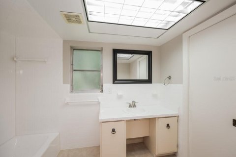 Casa en alquiler en Fort Myers, Florida, 5 dormitorios, 291.99 m2 № 1918005 - foto 15