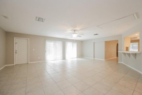 Casa en alquiler en Fort Myers, Florida, 5 dormitorios, 291.99 m2 № 1918005 - foto 3
