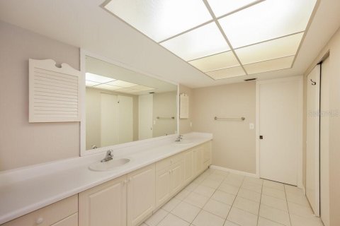 Casa en alquiler en Fort Myers, Florida, 5 dormitorios, 291.99 m2 № 1918005 - foto 11