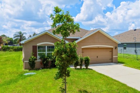 House in Port St. Lucie, Florida 4 bedrooms, 178 sq.m. № 2250873 - photo 2
