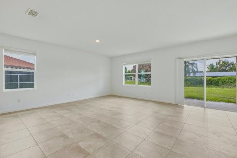 House in Port St. Lucie, Florida 4 bedrooms, 178 sq.m. № 2250873 - photo 14