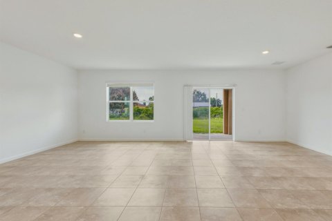 House in Port St. Lucie, Florida 4 bedrooms, 178 sq.m. № 2250873 - photo 12